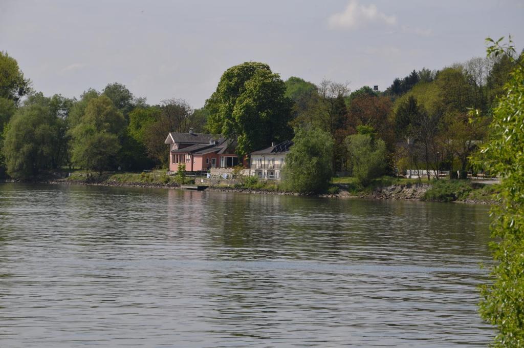 Fischwirtshaus Landmotel Die Donaurast Persenbeug Exterior foto