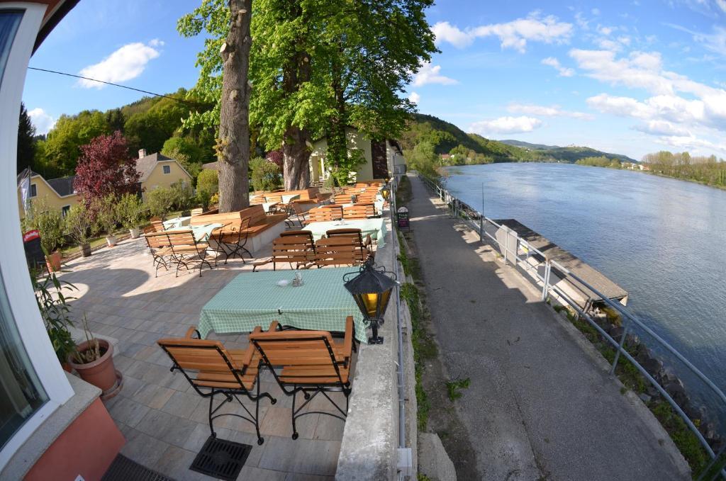 Fischwirtshaus Landmotel Die Donaurast Persenbeug Exterior foto