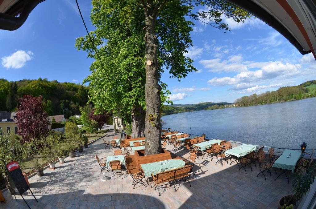 Fischwirtshaus Landmotel Die Donaurast Persenbeug Exterior foto