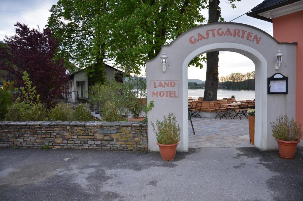 Fischwirtshaus Landmotel Die Donaurast Persenbeug Exterior foto